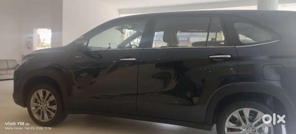 Toyota Innova Hycross 2026