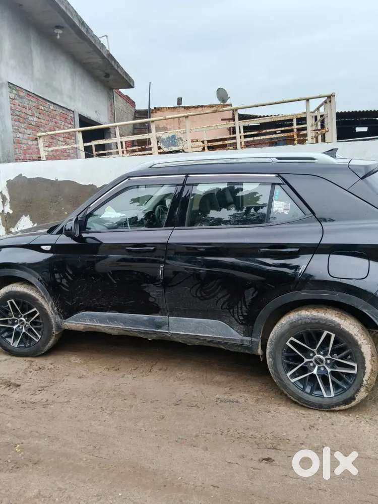 Hyundai New Venue 2025 Petrol 16000 Km Driven