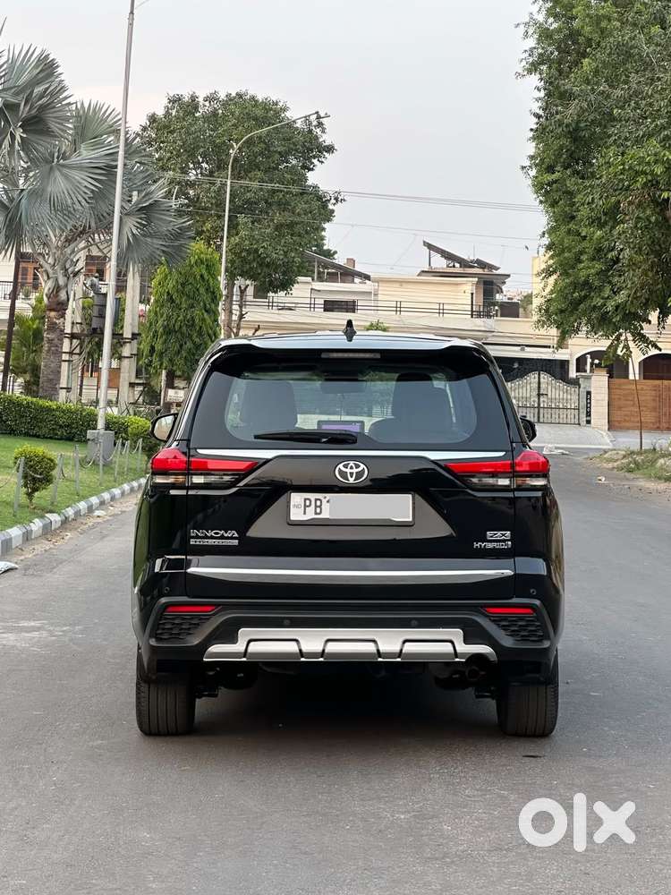Toyota Innova Hycross 2.0 Zx (o) Hybrid 7 Str, 2024, Petrol