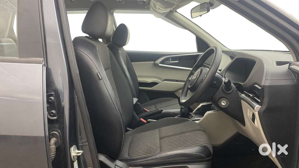 Kia Carens 1.4 Prestige 7 Str, 2023, Petrol