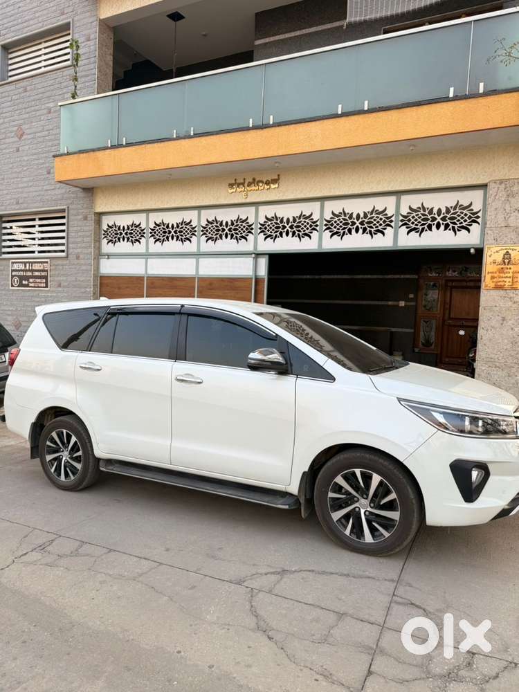 Toyota Innova Crysta 2.4z