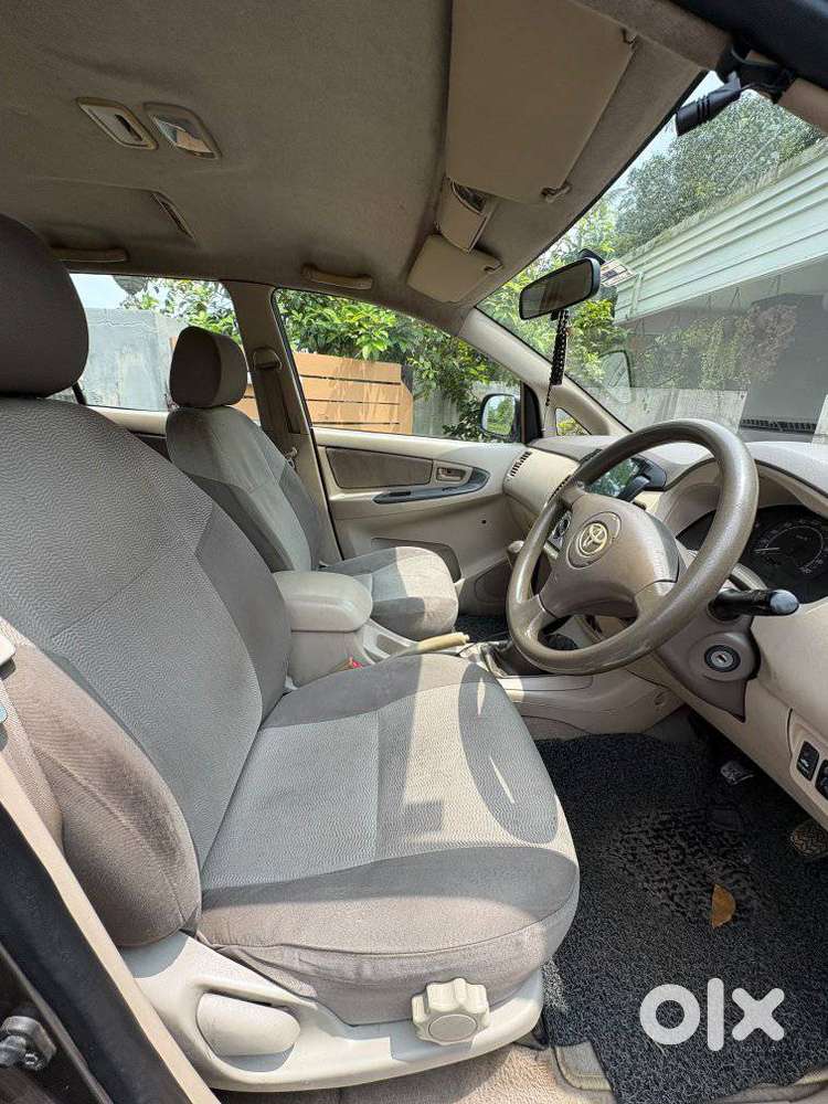 Toyota Innova 2.5 G (diesel) 7 Seater Bs Iv, 2006, Diesel