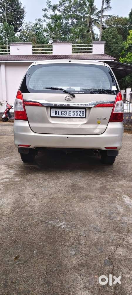 Toyota Innova 2.5 V  8 Seater  2014 Model  Well Maintained