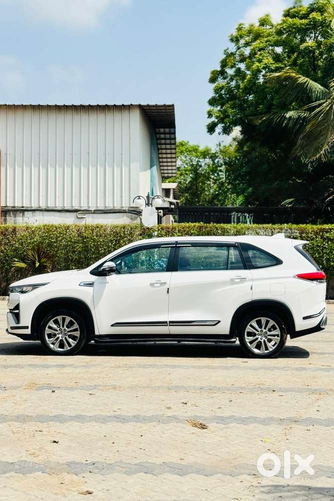 Toyota Innova Hycross 2.0 Zx (o) Hybrid 7 Str, 2024, Petrol
