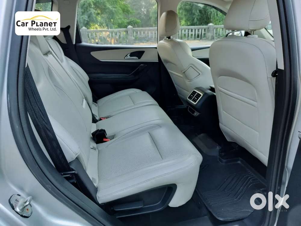 Mahindra Xuv700 2.2 Ax 7 Diesel At Luxury Pack Str Awd, 2022, Diesel