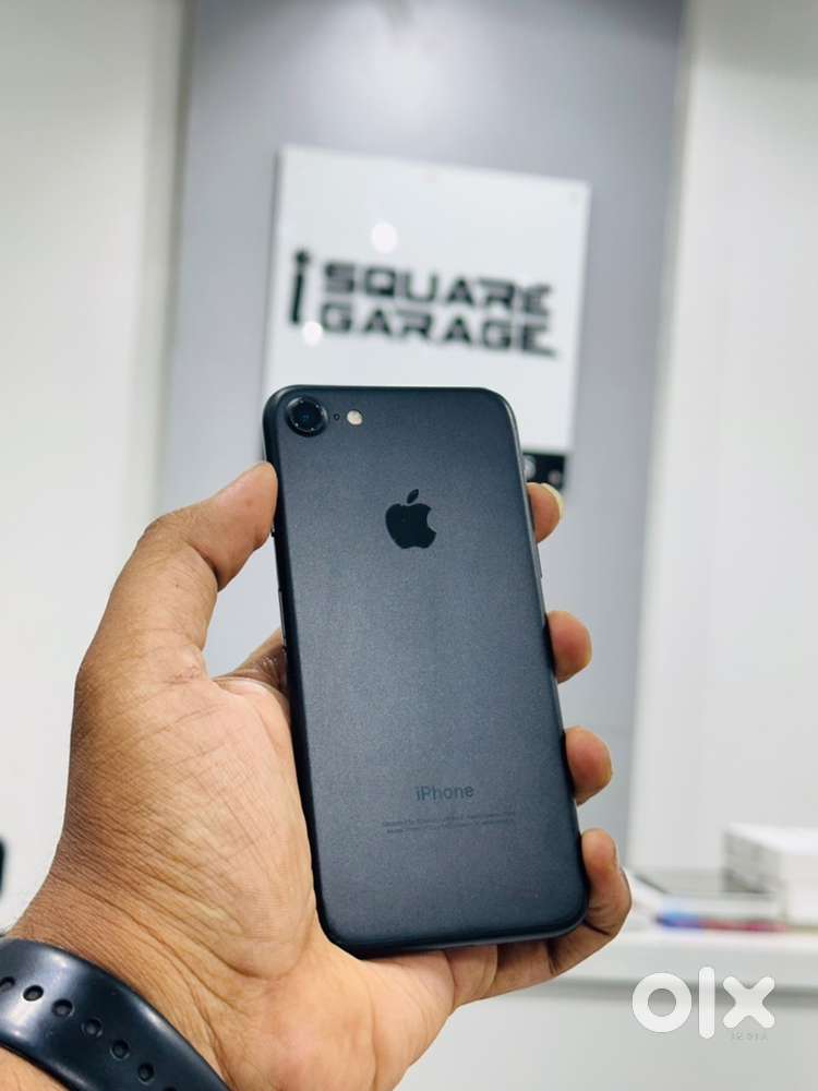 iPhone 7 Black 128 GB au iPhone 7 Black 128 GB SIMフリー iPhone 7 Plus