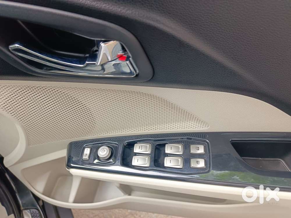 Mahindra Xuv300 W8, 2022, Petrol
