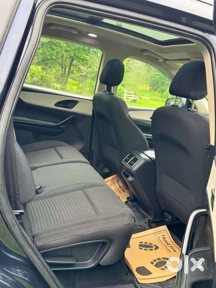 Mahindra Xuv700 2.0 Ax 5 Petrol Mt 7 Str, 2022, Petrol