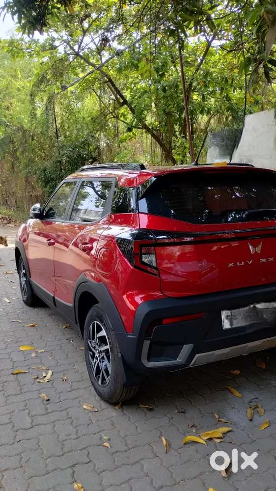 Mahindra Xuv 3xo 2025 Petrol 3100 Km 6 Months