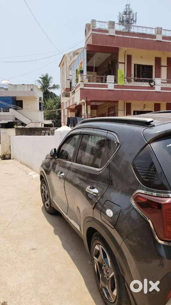 Car In Showroom Track