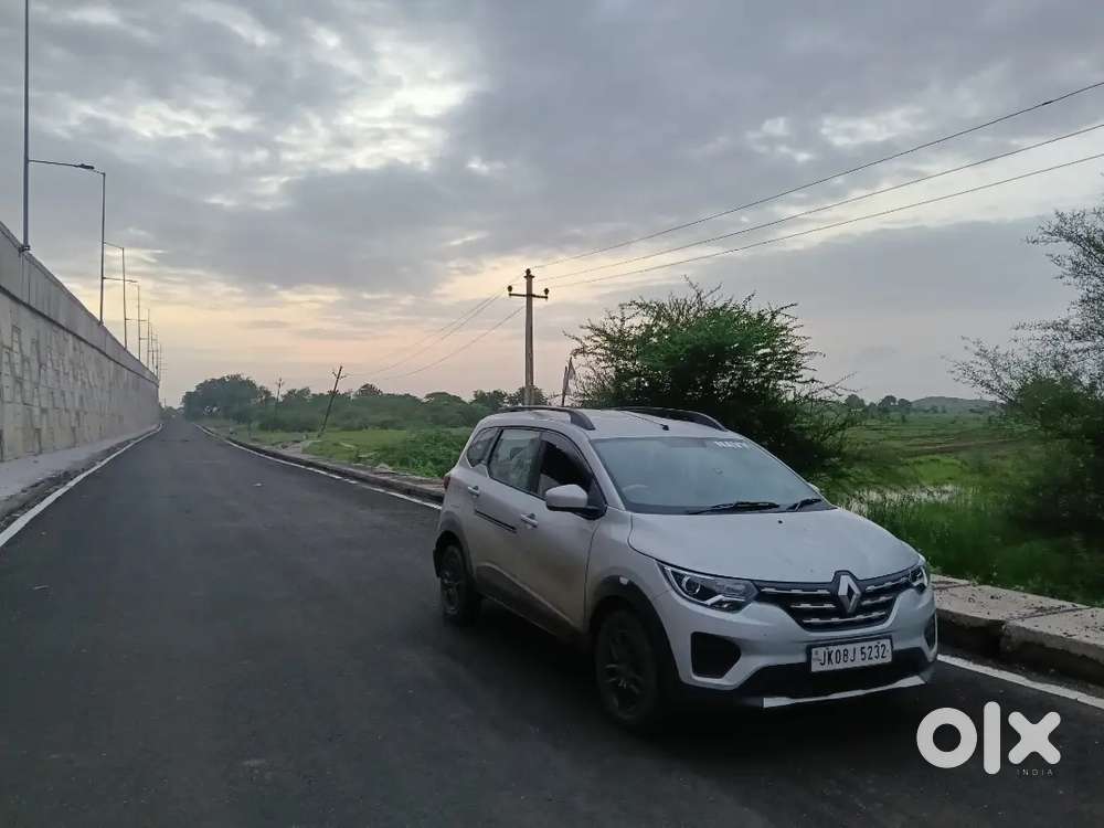 Indian Navy Renault Triber 2nd Top Model.