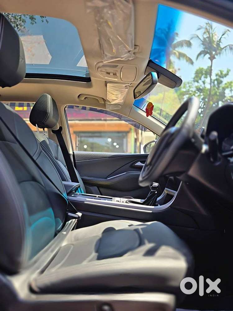 Mg Hector Plus Sharp Pro Blackstorm 1.5 Turbo Petrol Cvt 7 Str, 2024..