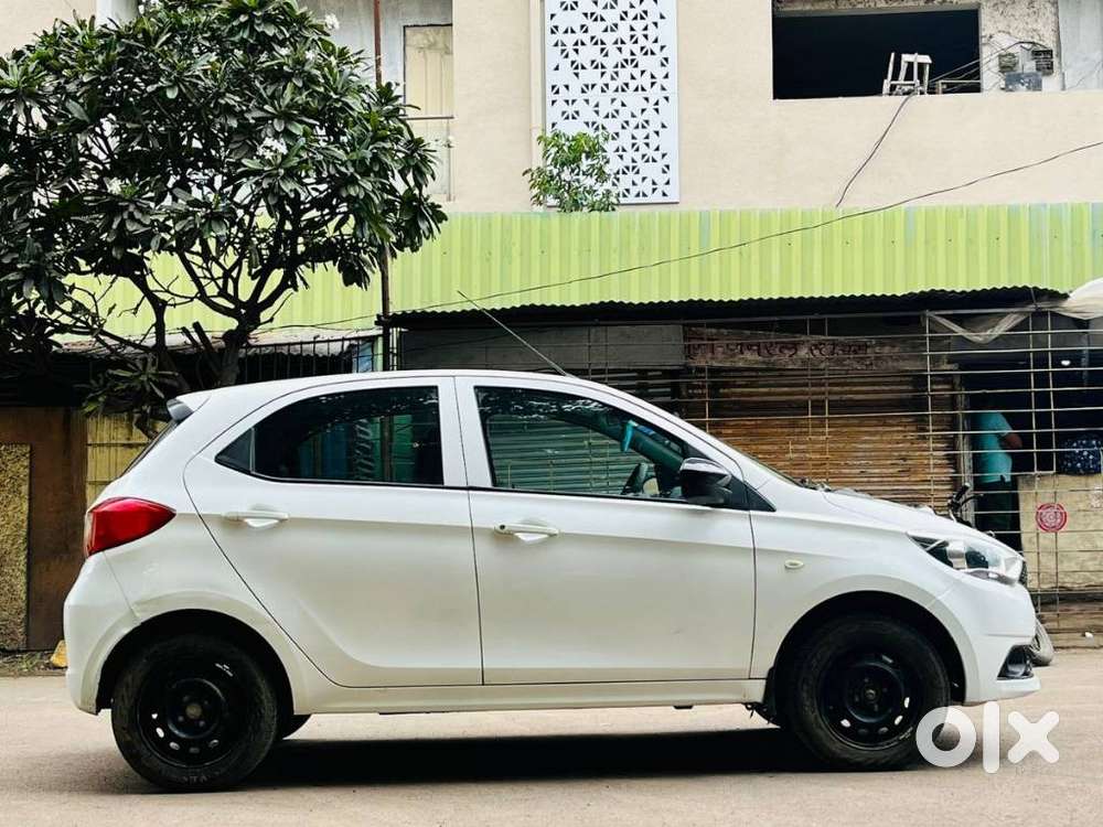 Tata Tiago 1.2 Revotron Xt (o), 2016, Petrol