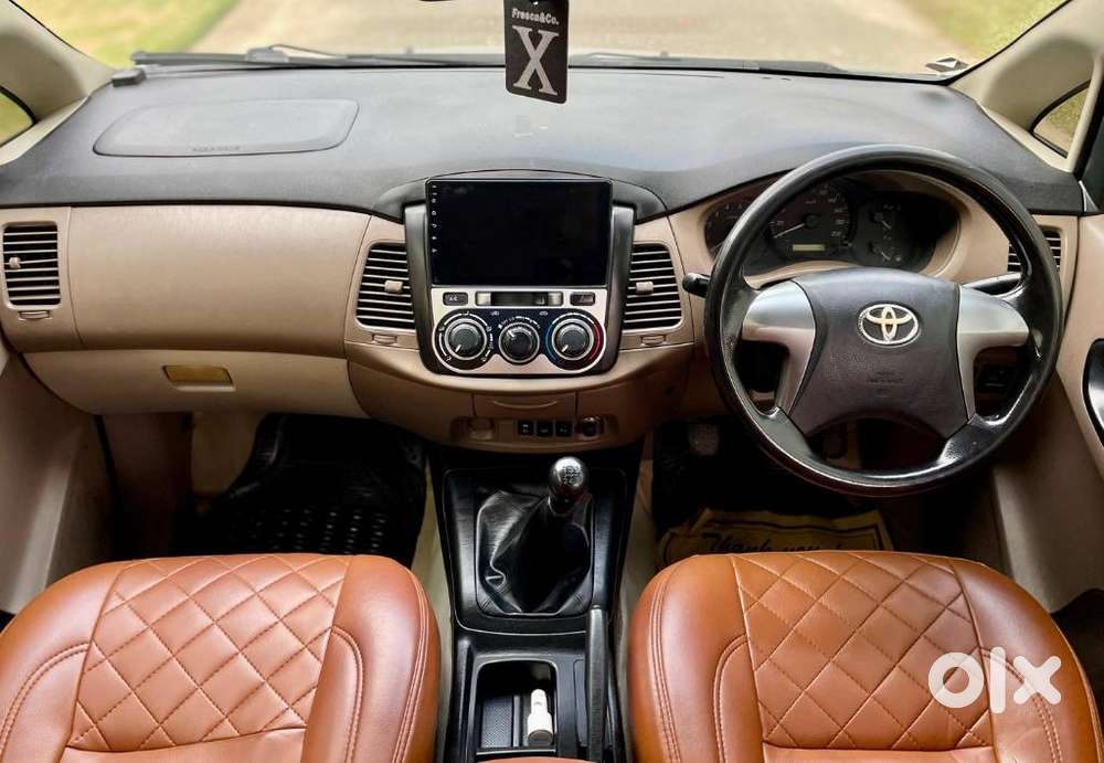 Toyota Innova 2.5 Gx (diesel) 8 Seater Bs Iv, 2015, Diesel