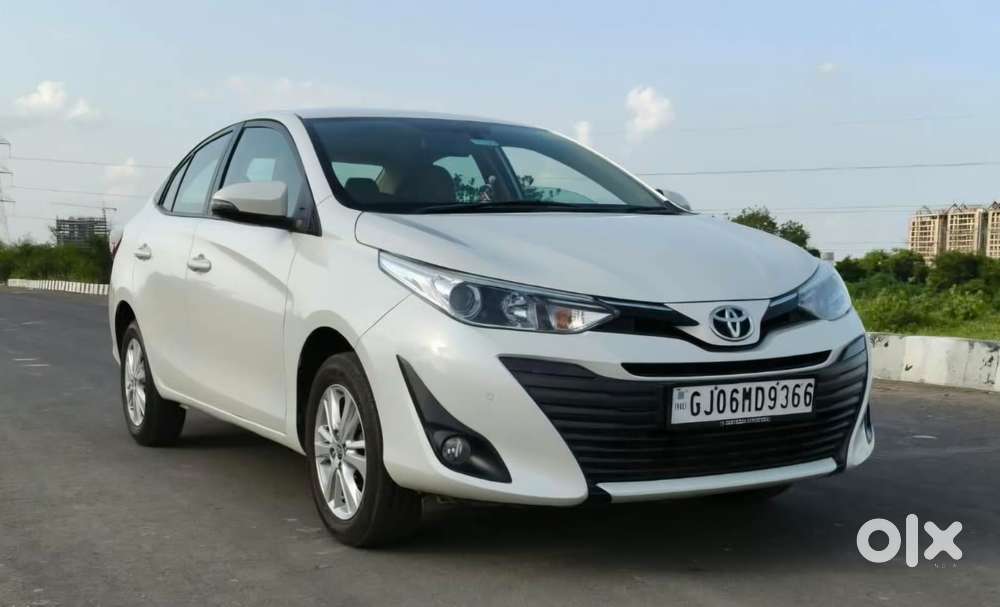 Toyota Yaris V Cvt, 2019, Petrol