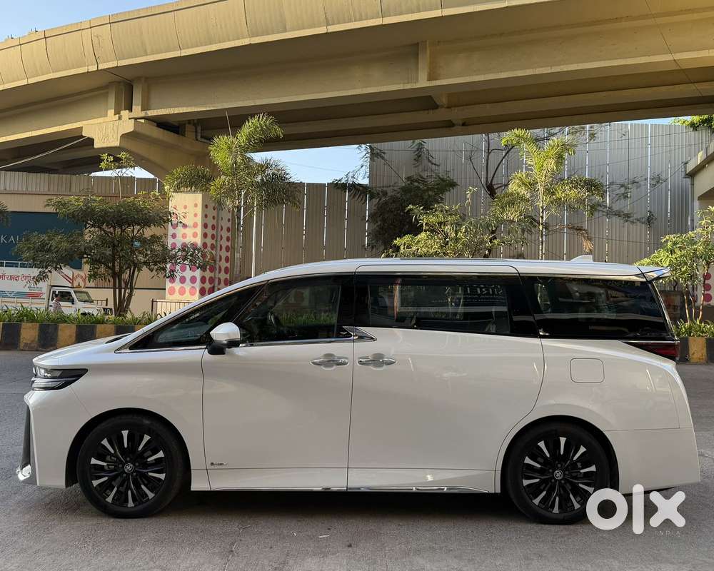 Toyota Vellfire Vip – Executive Lounge, 2024, Petrol