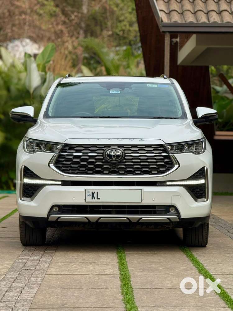 Toyota Innova Hycross 2.0 Zx (o) Hybrid 7 Str, 2025, Petrol