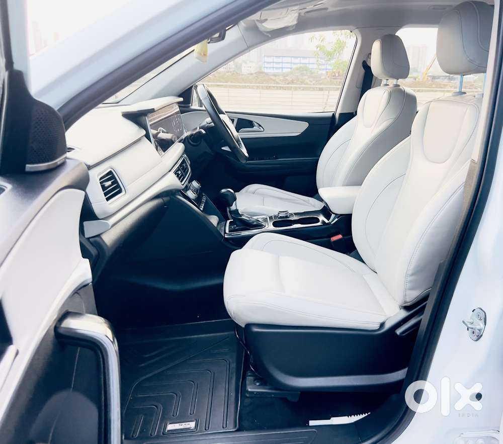 Mahindra Xuv700 2.2 Ax 7 Diesel At Luxury Pack Str Awd, 2022, Diesel