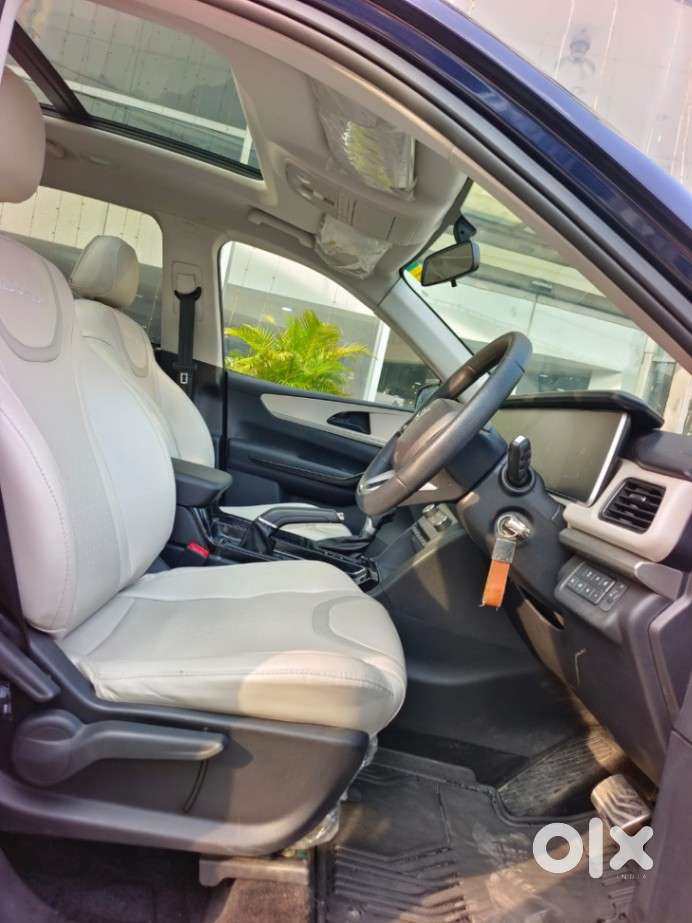 Mahindra Xuv700 2.2 Ax 5 Diesel At 7 Str, 2023, Diesel