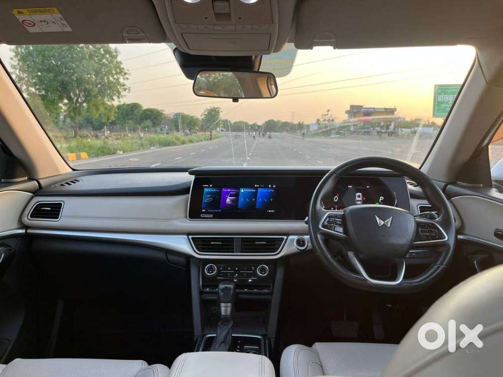 Mahindra Xuv700 2.2 Ax 7 Diesel At Luxury Pack Str, 2023, Diesel