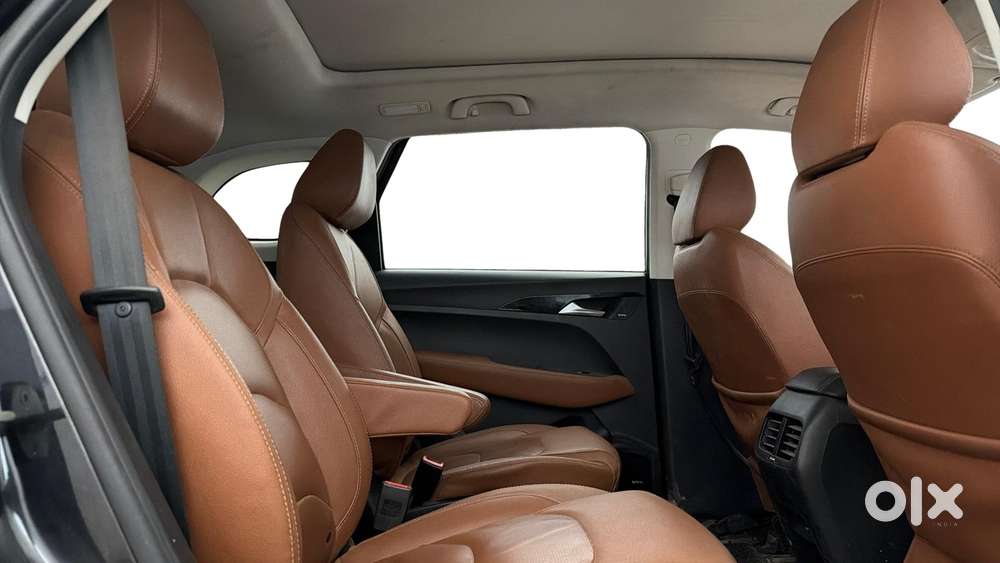 Mg Hector Plus Sharp Pro 1.5 Turbo Petrol Cvt 6 Str Dual Tone, 2021,..