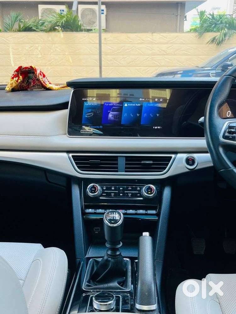 Mahindra Xuv700 2.0 Ax 7 Petrol Mt Str, 2022, Petrol