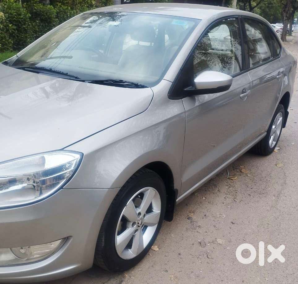 Skoda Rapid Petrol 2016