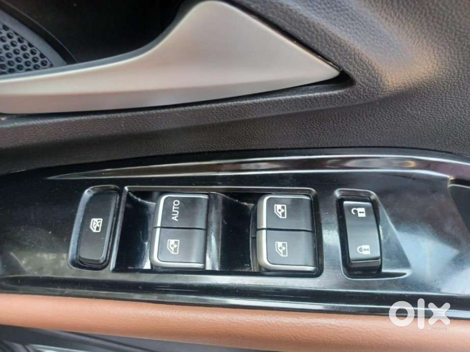 Mg Hector Plus Sharp Pro 1.5 Turbo Petrol Mt 6 Str, 2025, Petrol