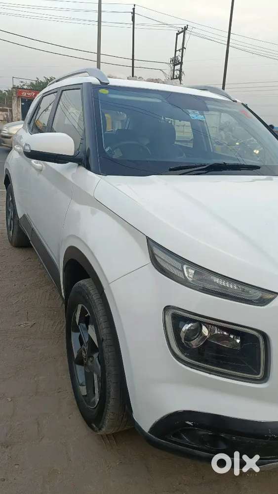 Hyundai Venue 2020 Petrol Well Maintained 3rd Owner Sx Sunroof