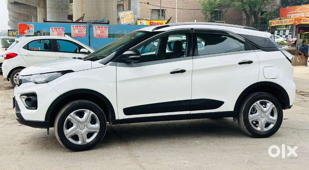 Tata Nexon 1.2 Revotron Xma Amt (s), 2022, Petrol