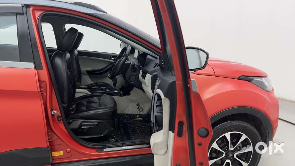 Tata Nexon 1.5 Revotorq Xza Plus Dual Tone Roof (o) Amt, 2021, Diese..
