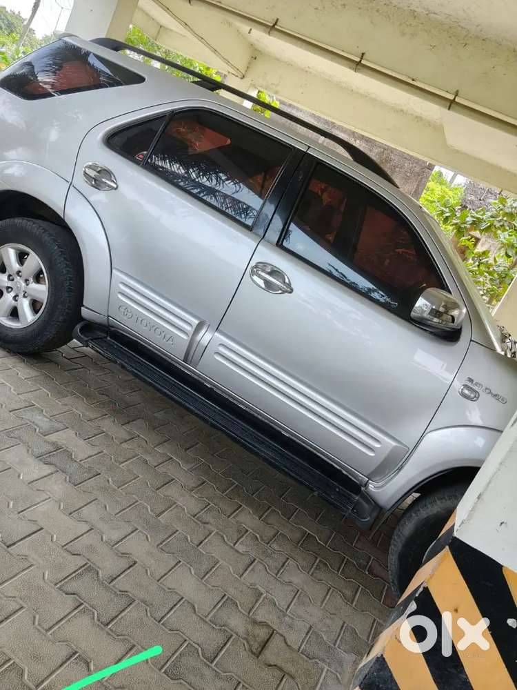 Toyota Fortuner 2010 Diesel 240000 Km Driven