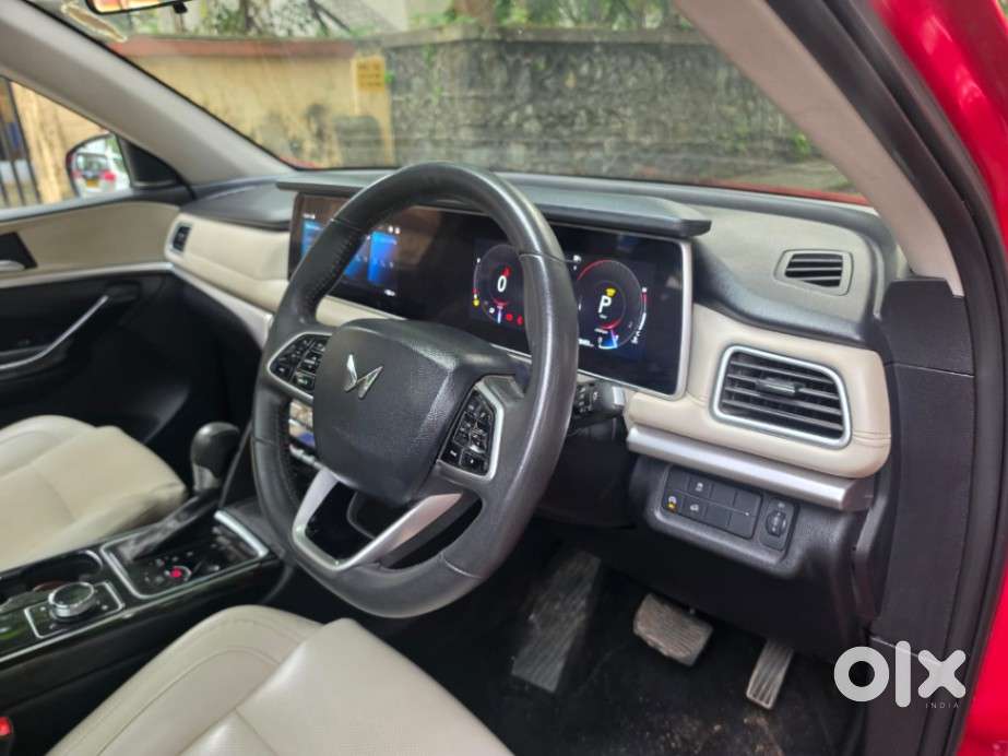 Mahindra Xuv700 2.0 Ax 7 Petrol At Luxury Pack Str, 2023, Petrol