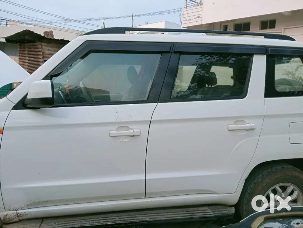 Mahindra Tuv 300 2017 Diesel 123000 Km Driven
