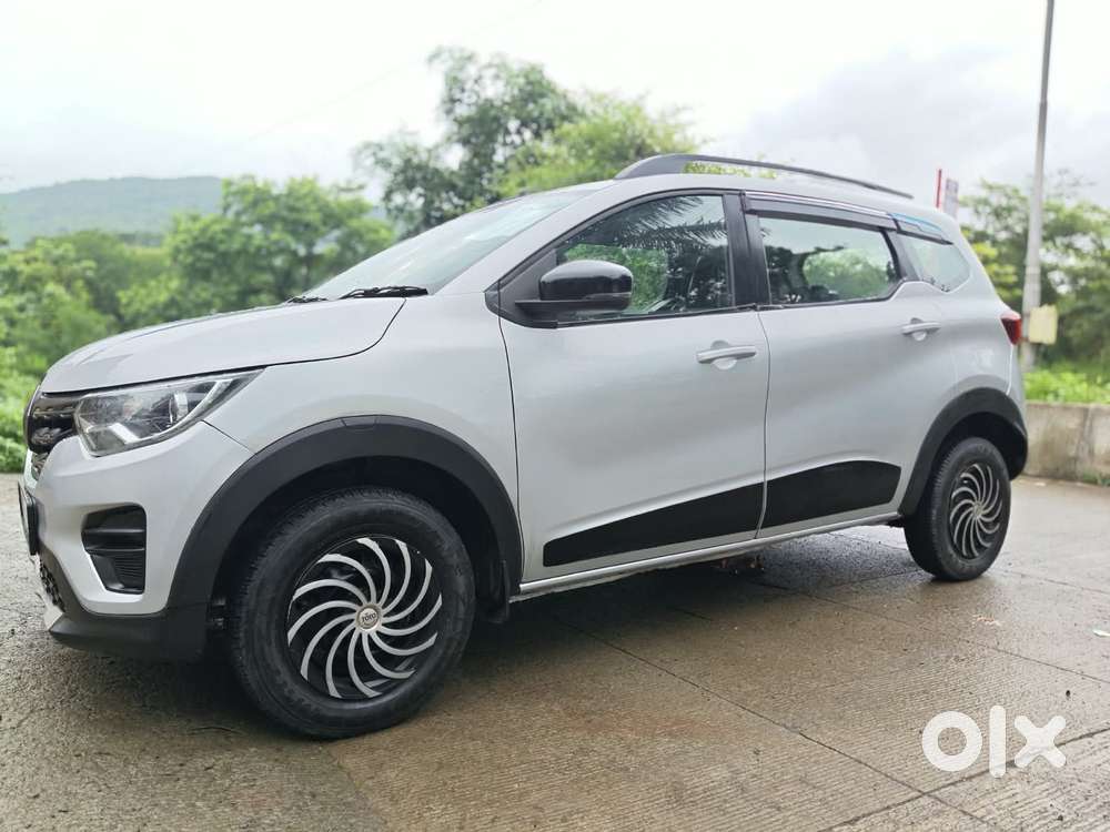 Renault Triber Rxt, 2023, Petrol
