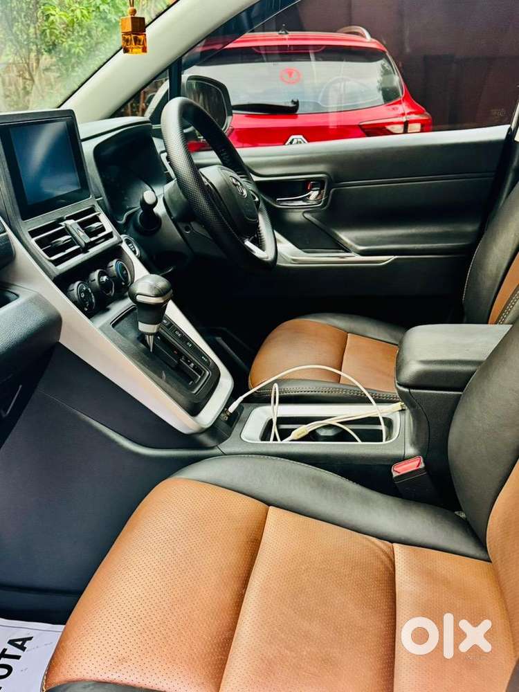 Toyota Innova Hycross 2023 Petrol Well Maintained