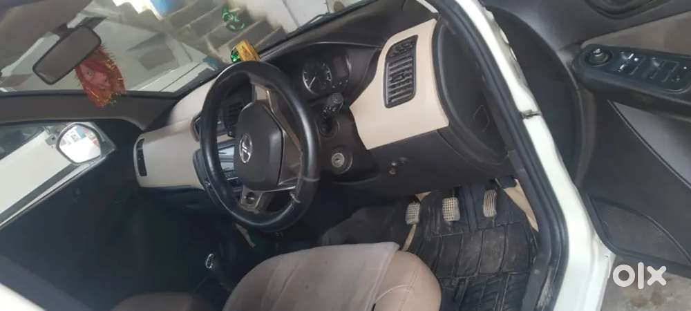 Car Sel Kar Raha Hun