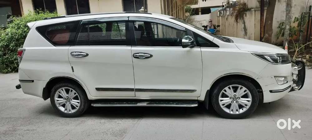 Toyota Innova Crysta 2.4 Z 11/2018