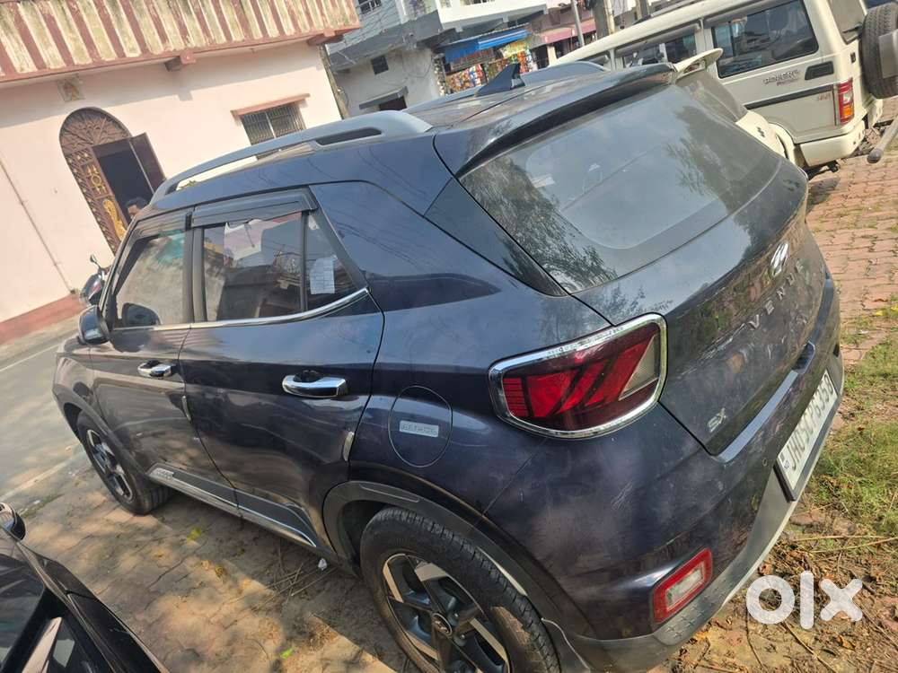 Hyundai Venue Petrol Well Maintained
