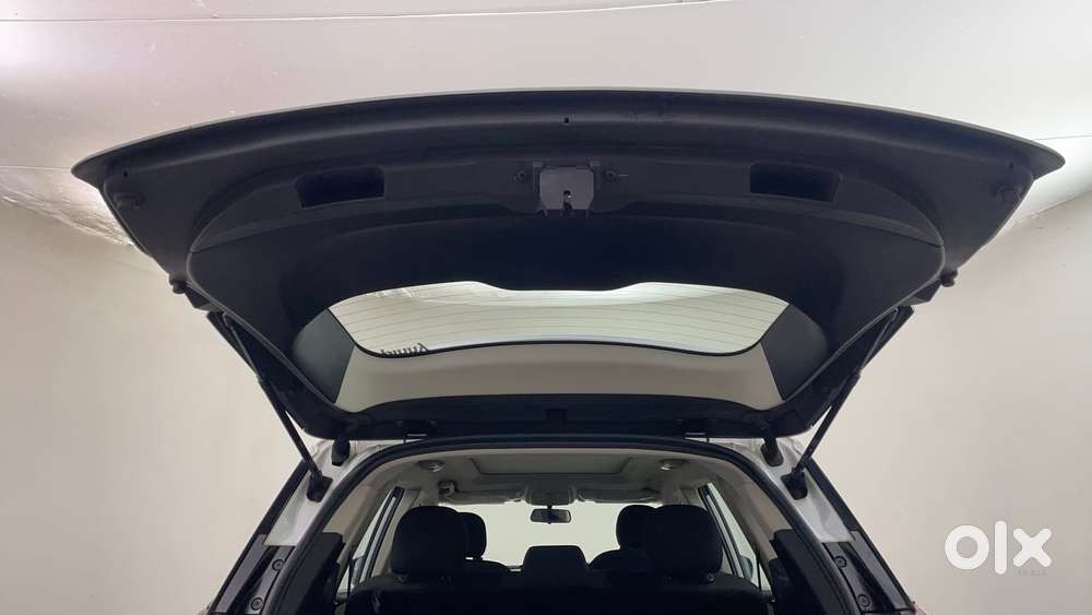 Mahindra Xuv700 2.0 Ax 5 Petrol At Str, 2022, Petrol