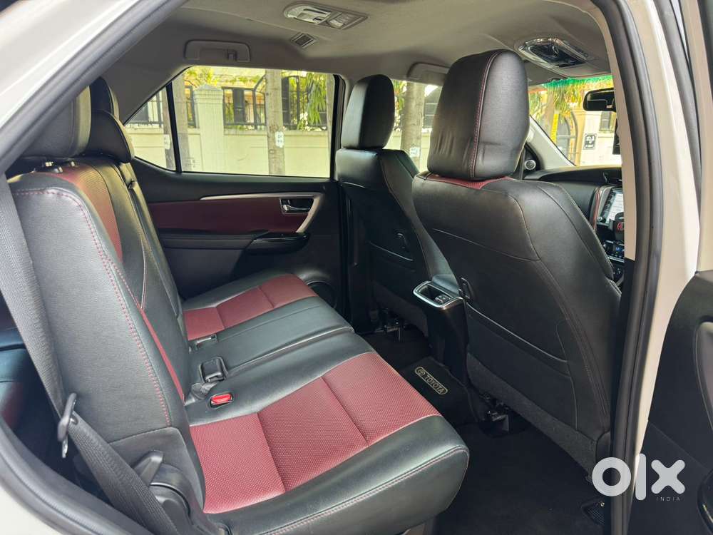 Toyota Fortuner Legender