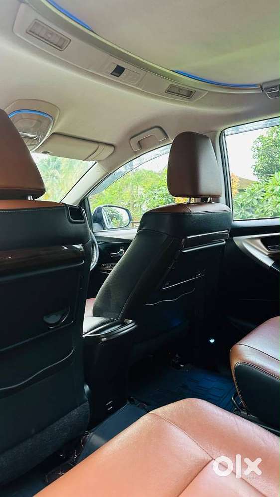 Toyota Innova Crysta 2.8z Automatic, 2016, Diesel