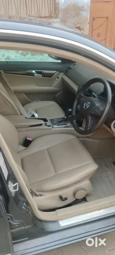 Mercedes-benz C-class 2009 Petrol 80000 Km Driven