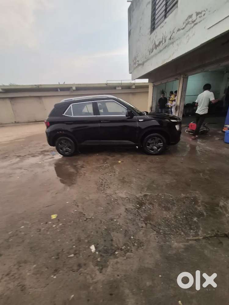 Hyundai Venue 2023 Petrol Well Maintained
