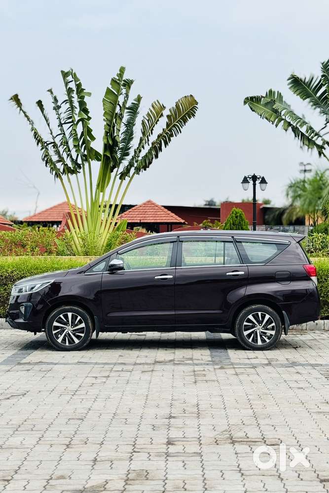 Toyota Innova Crysta 2.8 Zx At 7 Seater, 2022, Diesel