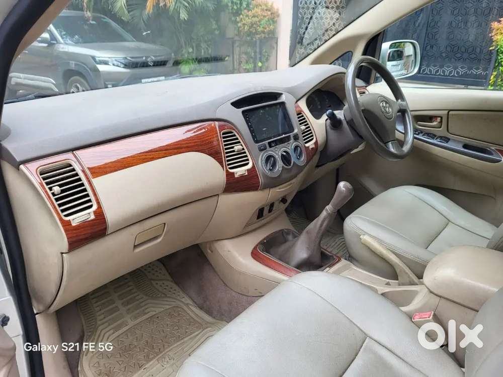 Showroom Track Toyota Innova 8 Seater Diesel 2009