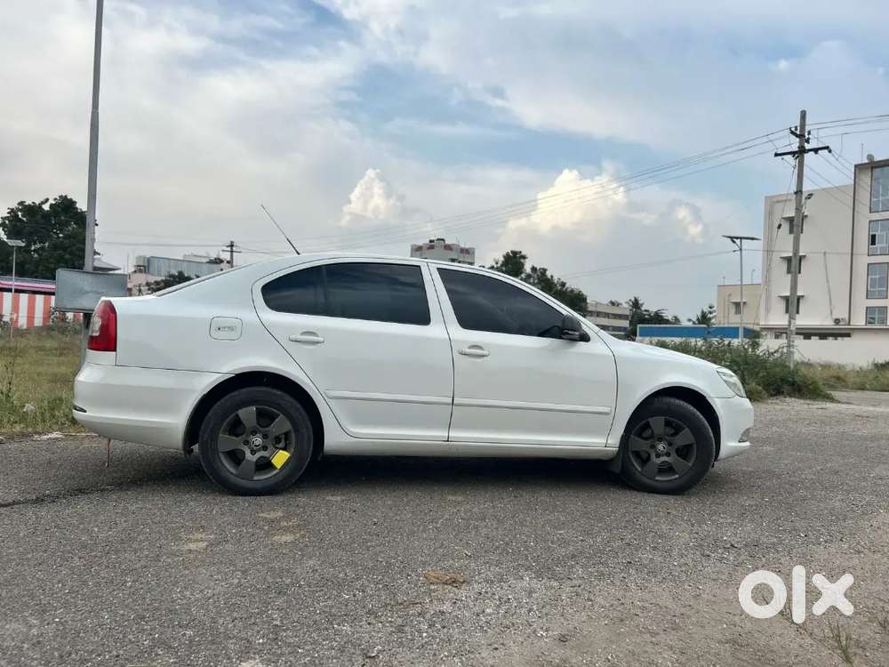 Skoda Laura 2010 Petrol 90000 Km Driven