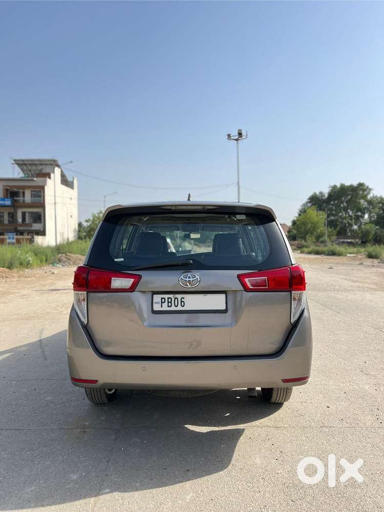 Toyota Innova Crysta 2.4 V 7 Str, 2016, Diesel
