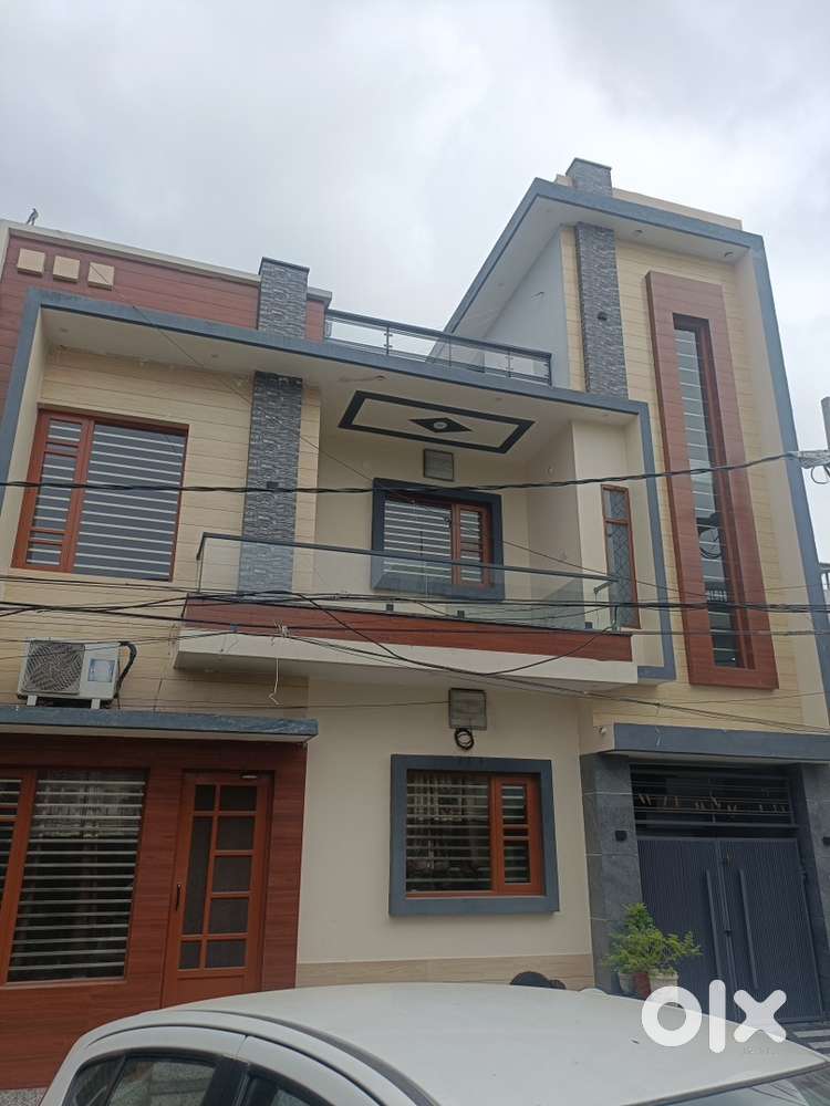 Specious 1 Room Kitchen with bathroom for Rent