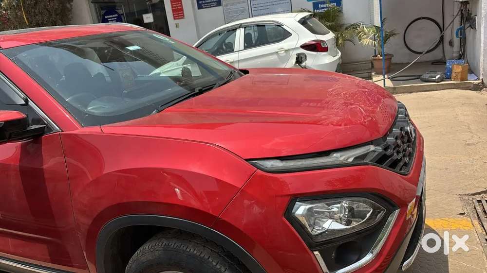 Harieer Red Colour Sunroof